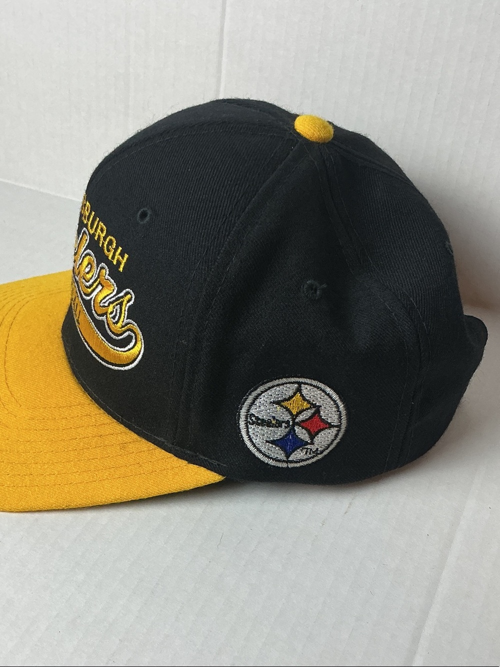 STARTER Pittsburgh Steelers Black and Yellow Script Snapback Hat - Picture 2 of 5